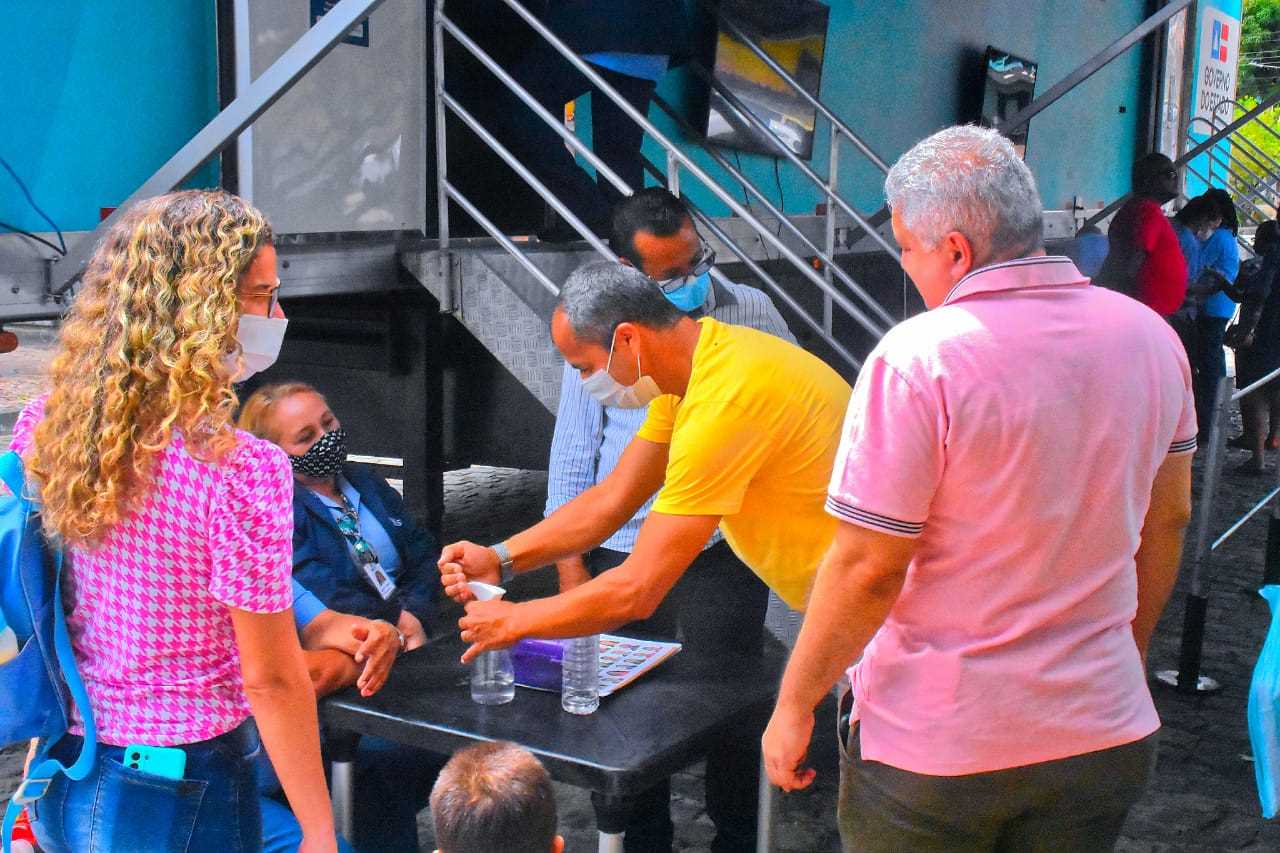 Camacã: Prefeito Paulo do Gás e vice- prefeito Rai visitam o SAC móvel